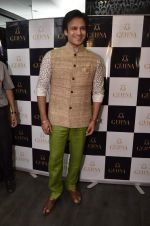 Vivek Oberoi at Shaina NC new collection for Gehna in Bandra, Mumbai on 11th Dec 2013 (65)_52a96c000a520.JPG
