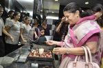 at Shaina NC new collection for Gehna in Bandra, Mumbai on 11th Dec 2013 (32)_52a96b9e04ff4.JPG