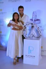 Rohit Roy and wife Mansi celebrate their Platinum Day of Love and exchange Platinum Love Bands by Ishwarlal Harjivandas Jewellers in Mumbai on 12th Dec 2013 (13)_52aae0bbaf7d2.JPG