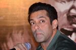 Salman Khan in Jai Ho film press meet in Chandan, Mumbai on 12th Dec 2013 (52)_52aab557ebd89.JPG