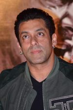 Salman Khan in Jai Ho film press meet in Chandan, Mumbai on 12th Dec 2013 (69)_52aab55c5094d.JPG