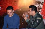 Salman Khan, Sohail Khan in Jai Ho film press meet in Chandan, Mumbai on 12th Dec 2013 (88)_52aab563d9c40.JPG