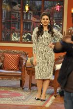 Huma Qureshi promote Dedh Ishqiya on the sets of Comedy Nights with Kapil in Filmcity, Mumbai on 13th Dec 2013 (76)_52ac320a3d5a3.JPG