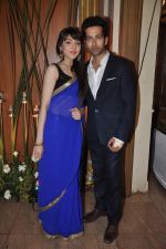 Nakuul Mehta at Sargun Mehta and Ravi Dubey_s wedding bash in The Club, Mumbai on 13th Dec 2013 (137)_52ad792d829f2.JPG