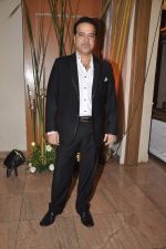 Ravi Behl at Sargun Mehta and Ravi Dubey_s wedding bash in The Club, Mumbai on 13th Dec 2013 (132)_52ad7974bb254.JPG