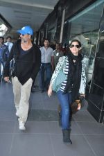 Akshay kumar and Twinkle Khanna snapped at the airport as they arrive from Casablanca on 16th Dec 2013 (23)_52afebe2d4ebb.JPG