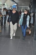 Akshay kumar and Twinkle Khanna snapped at the airport as they arrive from Casablanca on 16th Dec 2013 (3)_52afebde86df3.JPG