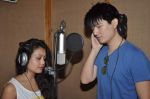Meyang Chang and Neha Kakkar at the Music recording for Hanju in Soundbox, Mumbai on 16th Dec 2013 (18)_52aff7b0ea5c5.JPG