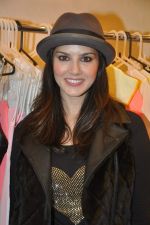 Sunny Leone at Yellow Couture store in Lokhandwala, Mumbai on 16th Dec 2013 (16)_52aff5e3264a7.JPG