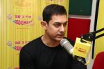 Aamir Khan at Radio Mirchi studio for promotion of his upcoming movie Dhoom 3 (2)_52b16d5e052dd.JPG