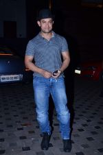 Aamir Khan snapped in Mumbai on 17th Dec 2013 (13)_52b140b4a1a15.JPG