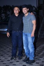 Aamir Khan snapped in Mumbai on 17th Dec 2013 (22)_52b140b6167f6.JPG