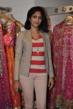 Reshma Ganji at Wedding sequence preparations for TV serial Desh Ki Beti Nandini in Riyaz Ganji store, Juhu on 18th Dec 2013 (35)_52b2c5c9da770.JPG
