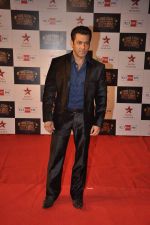 Salman Khan at Big Star Awards red carpet in Andheri, Mumbai on 18th Dec 2013 (8)_52b2d41b80539.JPG
