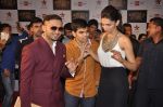 Yo Yo Honey Singh, Deepika Padukone at Big Star Awards red carpet in Andheri, Mumbai on 18th Dec 2013 (119)_52b2d14e7ffbe.JPG