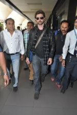 Hrithik Roshan returns from USA post medical check-up and Split with Sussanne news in Mumbai on 20th Dec 2013 (4)_52b5051f6fb42.JPG