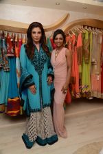 Raveena Tandon at the launch of Dimple Nahar_s 2 Divine lifestyle store in walkeshwar, Mumbai on 20th Dec 2013 (53)_52b5423d9381c.JPG