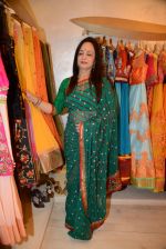 Smita Thackeray at the launch of Dimple Nahar_s 2 Divine lifestyle store in walkeshwar, Mumbai on 20th Dec 2013 (55)_52b54251966fe.JPG