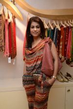 at the launch of Dimple Nahar_s 2 Divine lifestyle store in walkeshwar, Mumbai on 20th Dec 2013 (1)_52b5421898210.JPG