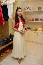 at the launch of Dimple Nahar_s 2 Divine lifestyle store in walkeshwar, Mumbai on 20th Dec 2013 (71)_52b5422e464b6.JPG