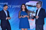 Huma Qureshi Unveils the New Samsung Grand in Palladium, Mumbai on 23rd Dec 2013 (2)_52b973936aedb.JPG
