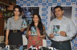 Kangana Ranaut Unveils Vibha Singh_s Book A Convenient Culprit in Mumbai on 23rd Dec 2013 (7)_52b929fc9b74c.JPG