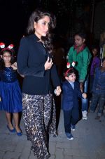 Kareena Kapoor at the midnight mass in Mumbai on 24th Dec 2013 (25)_52ba576512b0c.JPG