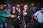 Kareena Kapoor, babita Kapoor at the midnight mass in Mumbai on 24th Dec 2013 (20)_52ba572fe2344.JPG