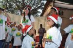 Lauren Gottlieb joined the children as a Santa enhancing their festive spirit in Mumbai on 24th Dec 2013 (10)_52ba54a79b817.JPG