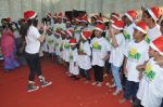 Lauren Gottlieb joined the children as a Santa enhancing their festive spirit in Mumbai on 24th Dec 2013 (6)_52ba54a66449e.JPG