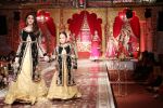 Alia Bhatt walks on ramp & presenting Wedding collection designed by Kavita and Meenu during a fashion show on 25th dec 2013 (1)_52bbdaf8dc37a.JPG