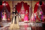 Alia Bhatt walks on ramp & presenting Wedding collection designed by Kavita and Meenu during a fashion show on 25th dec 2013 (11)_52bbdaf9cca65.JPG