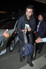 Ranbir Kapoor leave for New Years Vacation in Mumbai on 25th Dec 2013 (18)_52bbce9e80df3.JPG