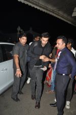 Ranbir Kapoor leave for New Years Vacation in Mumbai on 25th Dec 2013 (21)_52bbce9fa39d6.JPG