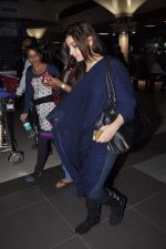 Alia Bhatt snapped at the airport as they return after New year in Mumbai on 1st Jan 2014 (19)_52c503ca92e4a.JPG