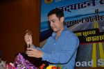 Aamir Khan at road safety launch in Mumbai on 3rd Jan 2014 (123)_52c7ac60cffe8.JPG