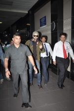 Ranbir Kapoor snapped at airport in Mumbai on 3rd Jan 2014 (2)_52c7aca0cc6d0.JPG