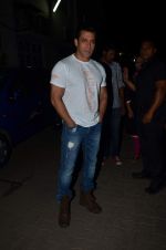 Salman Khan snapped at Mehboob in Mumbai on 4th Jan 2014 (51)_52c8cfa98883c.JPG