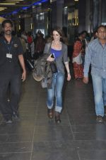 Suzanne Khan Snapped at the Airport in Mumbai on 7th Jan 2014 (2)_52ce3779e87c2.JPG
