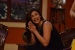 Daisy Shah on the sets of Comedy Nights with Kapil in Filmcity, Mumbai on 9th Jan 2014 (14)_52cfec375f274.JPG