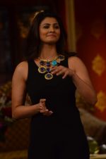 Daisy Shah on the sets of Comedy Nights with Kapil in Filmcity, Mumbai on 9th Jan 2014 (212)_52cfec418625b.JPG