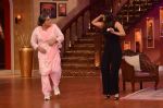 Daisy Shah on the sets of Comedy Nights with Kapil in Filmcity, Mumbai on 9th Jan 2014 (246)_52cfec5122965.JPG