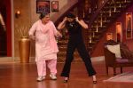 Daisy Shah on the sets of Comedy Nights with Kapil in Filmcity, Mumbai on 9th Jan 2014 (247)_52cfec518a0ad.JPG