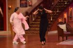 Daisy Shah on the sets of Comedy Nights with Kapil in Filmcity, Mumbai on 9th Jan 2014 (248)_52cfec51f2cce.JPG
