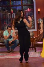 Daisy Shah on the sets of Comedy Nights with Kapil in Filmcity, Mumbai on 9th Jan 2014 (25)_52cfec3c5d76e.JPG