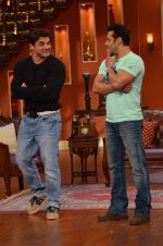 Salman Khan on the sets of Comedy Nights with Kapil in Filmcity, Mumbai on 9th Jan 2014 (205)_52cfeee05624b.JPG