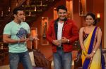 Salman Khan, sumona chakravarti, Kapil Sharma  on the sets of Comedy Nights with Kapil in Filmcity, Mumbai on 9th Jan 2014 (40)_52cfecaa46031.JPG