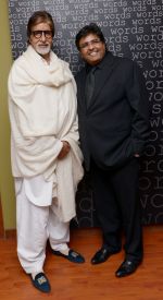 Amitabh Bachchan when Mr. Mohit Kamboj felicitated Shri Amitabhji with _Bullion Gold Star of the Century Award_�. (5)_52d0ad58e896a.JPG