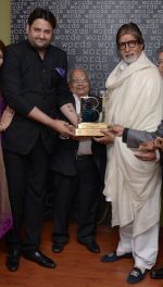 Shri Amitabh Bachchan when Mr. Mohit Kamboj felicitated Shri Amitabhji with _Bullion Gold Star of the Century Award__52d0ad5b59e55.jpg