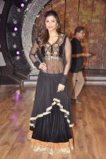 Daisy Shah on the sets of ZEE DID in Mahalaxmi, Mumbai on 13th Jan 2014 (25)_52d4a7ecd0382.JPG